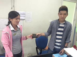 'Nhận lại ví bị rơi cho tôi thêm niềm tin vào cuộc sống'