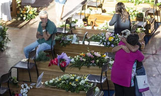 Tang thương trong đám tang chung các nạn nhân động đất ở Italy