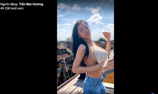 ‘Khoe thân’ ở phố cổ Hội An, cô gái bị chỉ trích