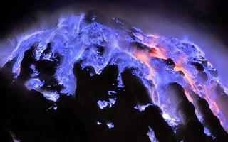 30 người bị ngộ độc khí từ núi lửa ở Indonesia