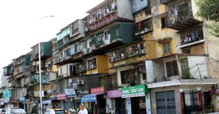 Di dân 42 chung cư hỏng nghiêm trọng