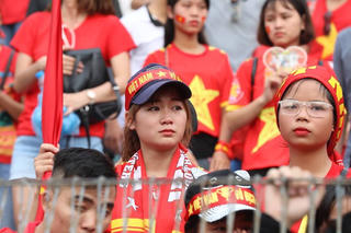 [ẢNH] Cổ động viên tiếc nuối khi Olympic Việt Nam dừng chân ở vị trí thứ tư Asiad