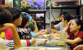 Tỷ giá ổn định: Người gửi tiền ngân hàng yên tâm