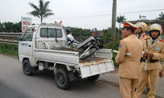 Băng qua đường ngang bị tàu hỏa cán tử vong