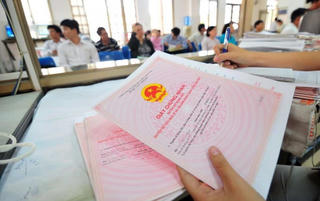 Chậm trễ cấp giấy chứng nhận quyền sở hữu nhà, đất: Có cán bộ nhũng nhiễu