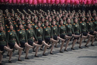 Triều Tiên diễu binh kỷ niệm 70 năm thành lập lực lượng quân đội
