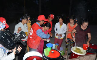 Nghĩa tình từ 'nồi cháo tình thương'