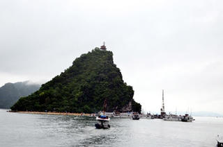 Khánh thành tượng đài Anh hùng phi công vũ trụ Ti - Tốp trên Vịnh Hạ Long