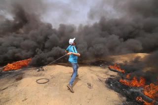 Quân đội Israel nổ súng ở Dải Gaza, gần 200 người bị thương