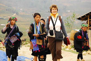 Làm du lịch “xổi”