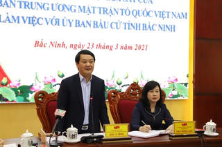 Phó Chủ tịch - Tổng Thư ký Hầu A Lềnh kiểm tra, giám sát công tác bầu cử tại tỉnh Bắc Ninh