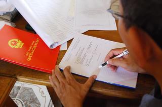 Những cú lừa bạc tỷ từ sổ đỏ giả