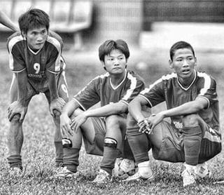 Chặng đường gian nan của Anh Đức trước khi thành người hùng bóng đá Việt Nam