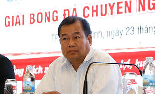 VPF và VFF 'chuyền bóng' cho nhau: Ai chịu trách nhiệm cho V-League?