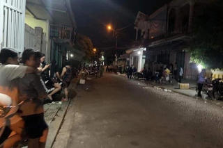 Chồng tẩm xăng rồi ôm vợ tự thiêu trong nhà riêng