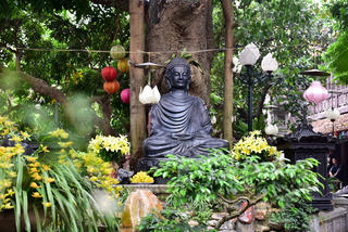 [ẢNH] Ngôi chùa cổ có tượng Phật từ đá quý nguyên khối nặng 600 kg