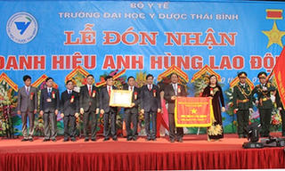 Đại học Y Dược Thái Bình đón danh hiệu Anh hùng Lao động