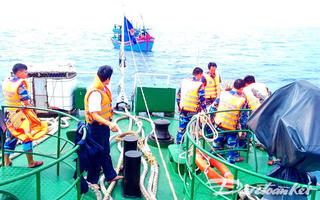 7 ngư dân gặp nạn trên biển Hoàng Sa vào bờ an toàn