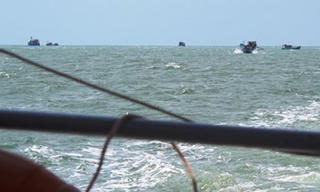 Cứu 5 thuyền viên bị chìm tàu ở Cà Mau