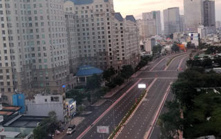 [ẢNH] TP Hồ Chí Minh: Các ngả đường không một bóng người sau 18h