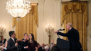 Nhà Trắng ‘cấm cửa’một phóng viên của CNN vì có hành động thô lỗ