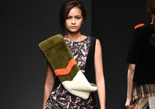 Ngọc Châu nổi bật trên sàn diễn Seoul Fashion Week