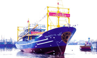 Tàu lớn, khát vọng lớn... vươn khơi