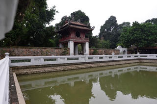 Giải trình việc quét vôi Văn Miếu - Quốc Tử Giám