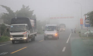 Sương mù dày đặc ‘bao vây’ nhiều tỉnh, thành ĐBSCL