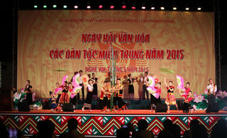 Tổ chức 2 ngày hội văn hóa các dân tộc