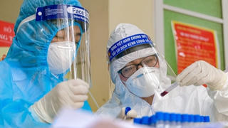 Chiều 11/10: Chuyên gia người Ấn Độ và nữ du học sinh mắc Covid-19