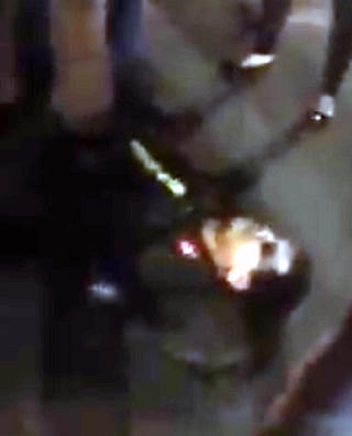 Chạy chốt 141, hai thanh niên tông gục cảnh sát cơ động