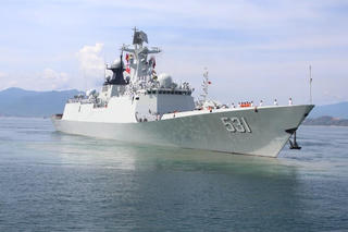 Ba tàu Hải quân Trung Quốc cập cảng Quốc tế Cam Ranh