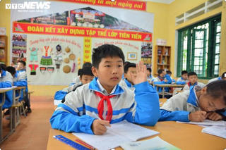 Người cha nuôi đặc biệt của cậu bé dân tộc Dao