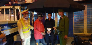 Đôi bạn 'già' rủ nhau đi mua heroin bị Cảnh sát 141 bắt giữ