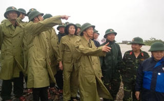 [Ảnh] Bão số 3 đang giật cấp 8-9 tại Kim Sơn