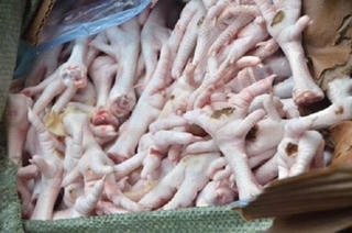 Quảng Ninh: Tiêu hủy hàng nghìn kg chân gà không rõ nguồn gốc