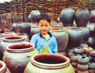 Những đứa trẻ làng Gốm