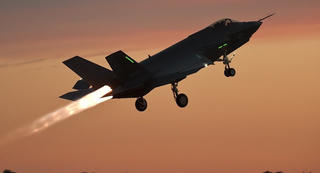 Máy bay chiến đấu F-35 của Nhật Bản mất tích trên màn hình Radar