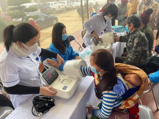 Khám chữa bệnh cho người dân huyện Si Ma Cai