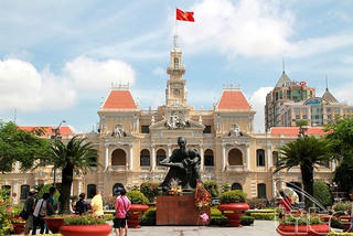 Lắng nghe ý kiến nhân dân