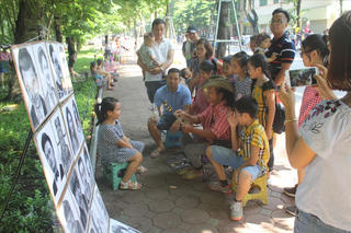 [Ảnh] Ký họa bên hồ Gươm