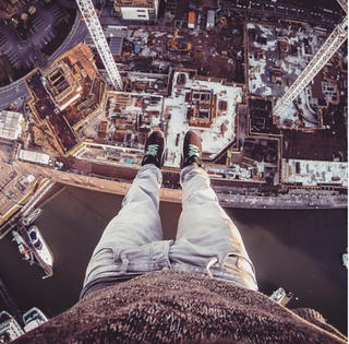 [ẢNH] 'Lạnh gáy' khi xem những ảnh selfie nguy hiểm nhất thế giới