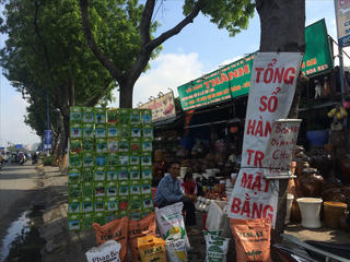 Nhiều cửa hàng quanh sân bay Tân Sơn Nhất xả hàng, bàn giao mặt bằng
