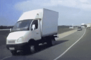 Pha vượt ẩu với tốc độ ‘bàn thờ’ khiến người xem rùng mình