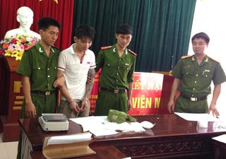 Đôi nam nữ vận chuyển ma túy và 2 khẩu súng