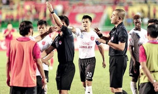 Bóng đá Việt: Sau án phạt kỷ lục là những cuộc chia tay