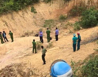 Phát hiện thi thể người đàn ông bị đốt cháy đen