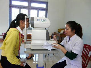 Đắk Lắk: Khám mắt, phát thuốc miễn phí cho 700 học sinh