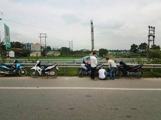 Hàng loạt xe thủng lốp trên cao tốc Hà Nội-Bắc Giang: Do rơi vãi phế liệu thừa trong sản xuất ốcvít